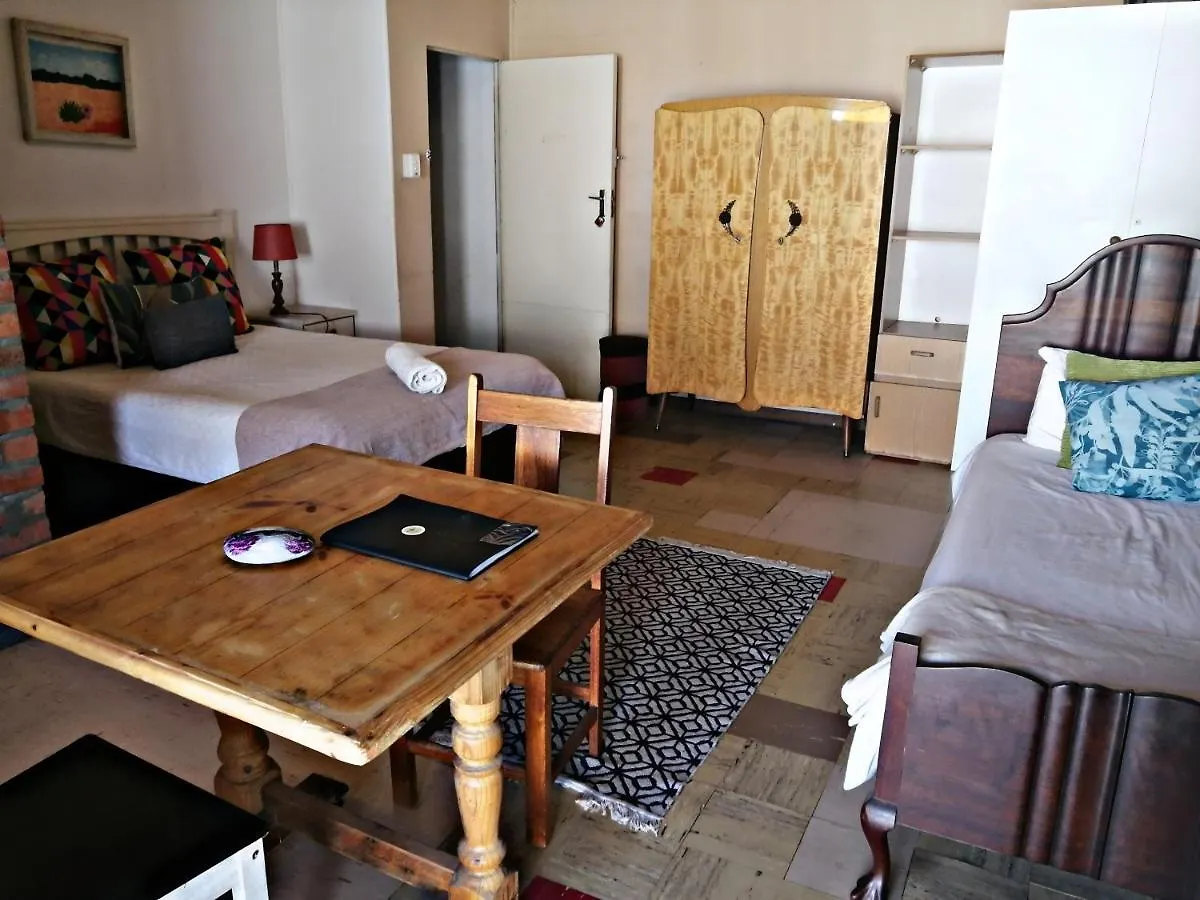 Suzie's Coffee Shop Accommodation Bellville 2*,  Sudafrica