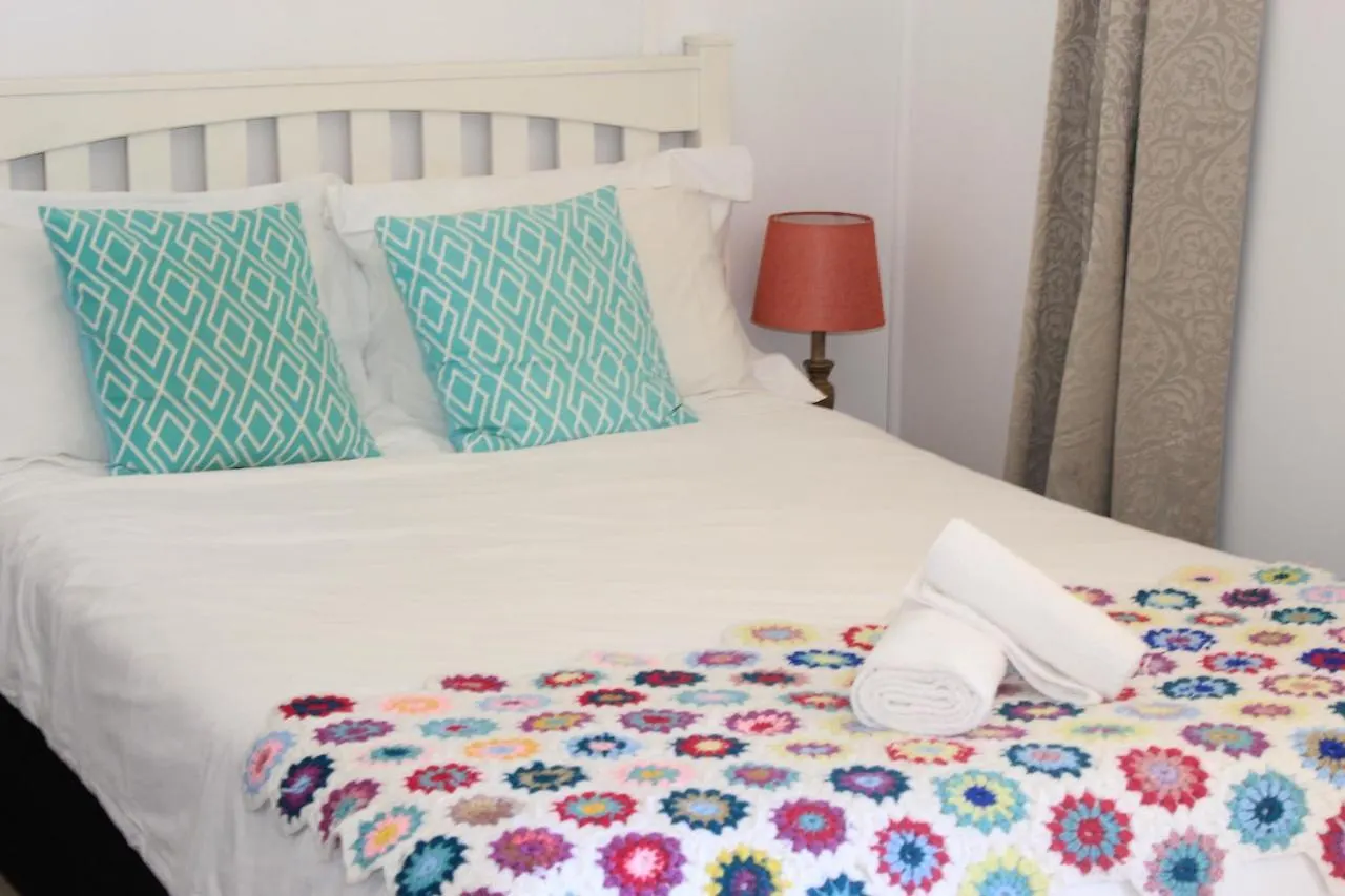 Suzie'S Coffee Shop Accommodation Bellville Hotel